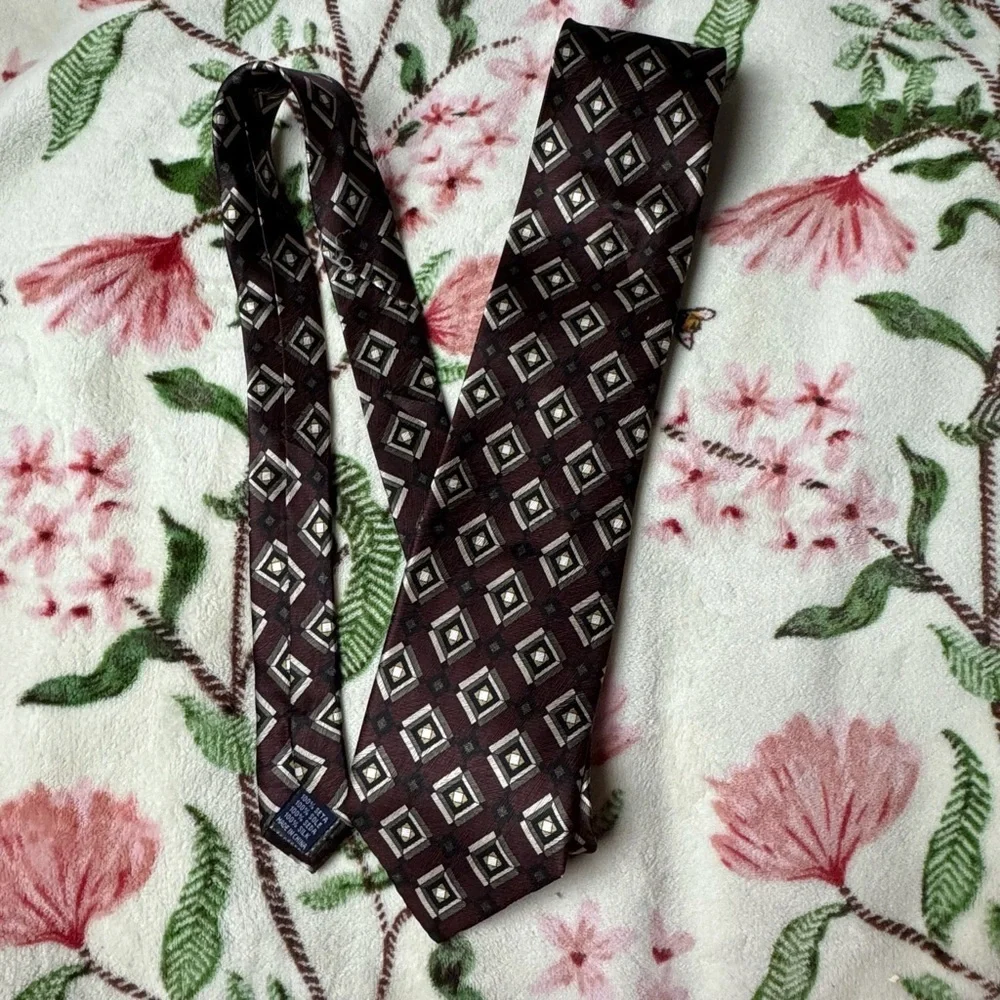 Croft & Barrow Diamond Pattern Tie - Burgundy and Cream